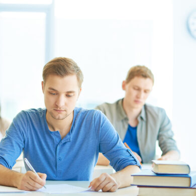 Jak wygląda egzamin na tłumacza przysięgłego w Polsce? Przewodnik krok po kroku