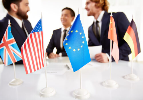 Jak przygotować się do tłumaczenia dokumentów firmowych B2B na rynki USA, UE i UK?